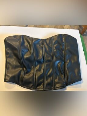 Jolie & Joy Black faux leather corset top with zip up closure- size medium